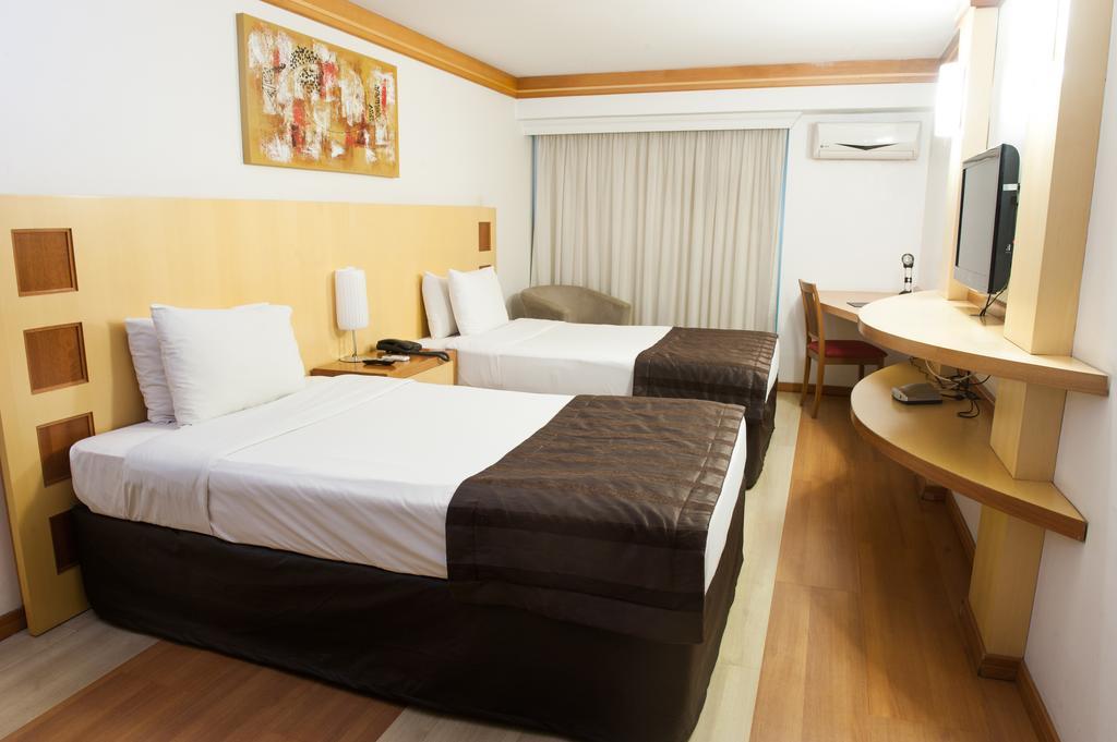 Planalto Bittar Hotel E Eventos ブラジリア エクステリア 写真